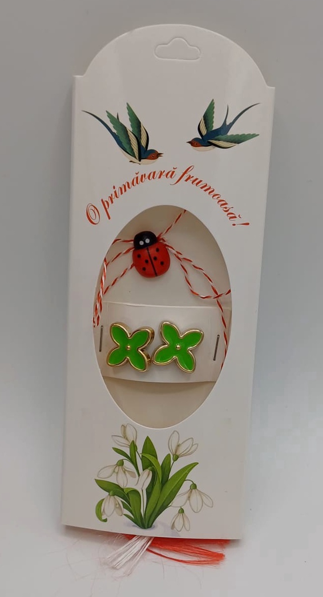 Butoni de cămașă 1 pereche, tip mărțișor � floare verde deschis cu buburuză,se poarta tot anul ,la haine - bijuterii - mărțișor - Artynos.ro