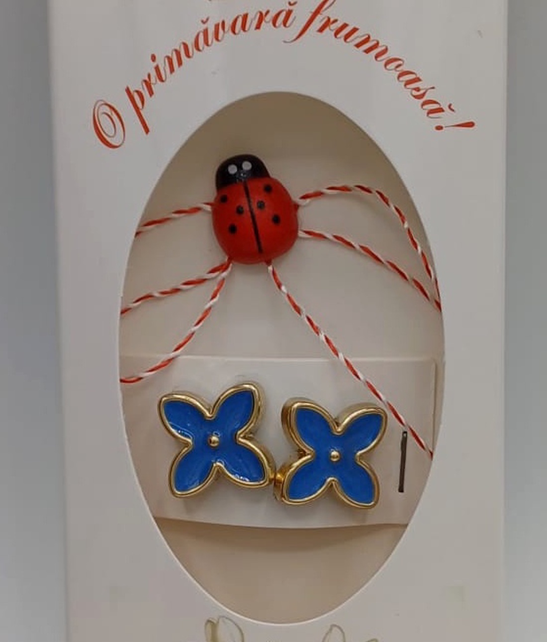 Butoni de cămașă,1 pereche,tip mărțișor � floare albastra cu buburuză,se poarta tot anul la orice tip de haina.  - bijuterii - mărțișor - Artynos.ro