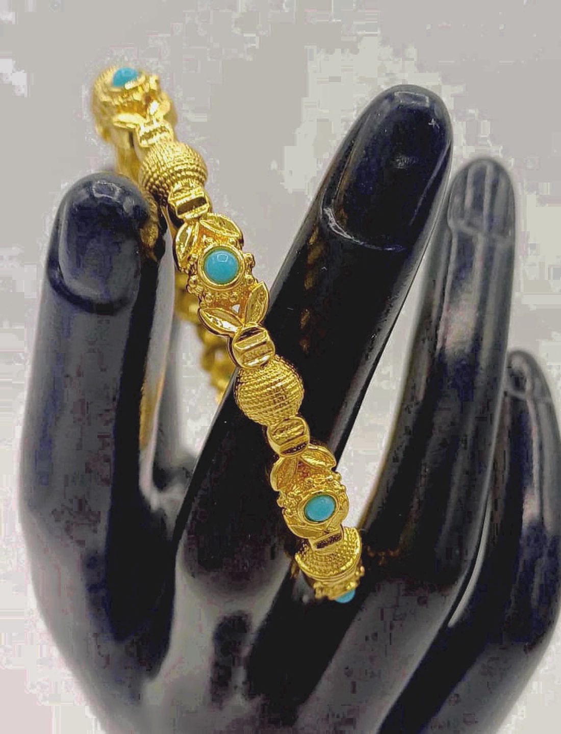 Brățară elegantă cu design decorativ, realizată din elemente metalice cu finisaj auriu - bijuterii - brățări - brățări din cupru - Artynos.ro