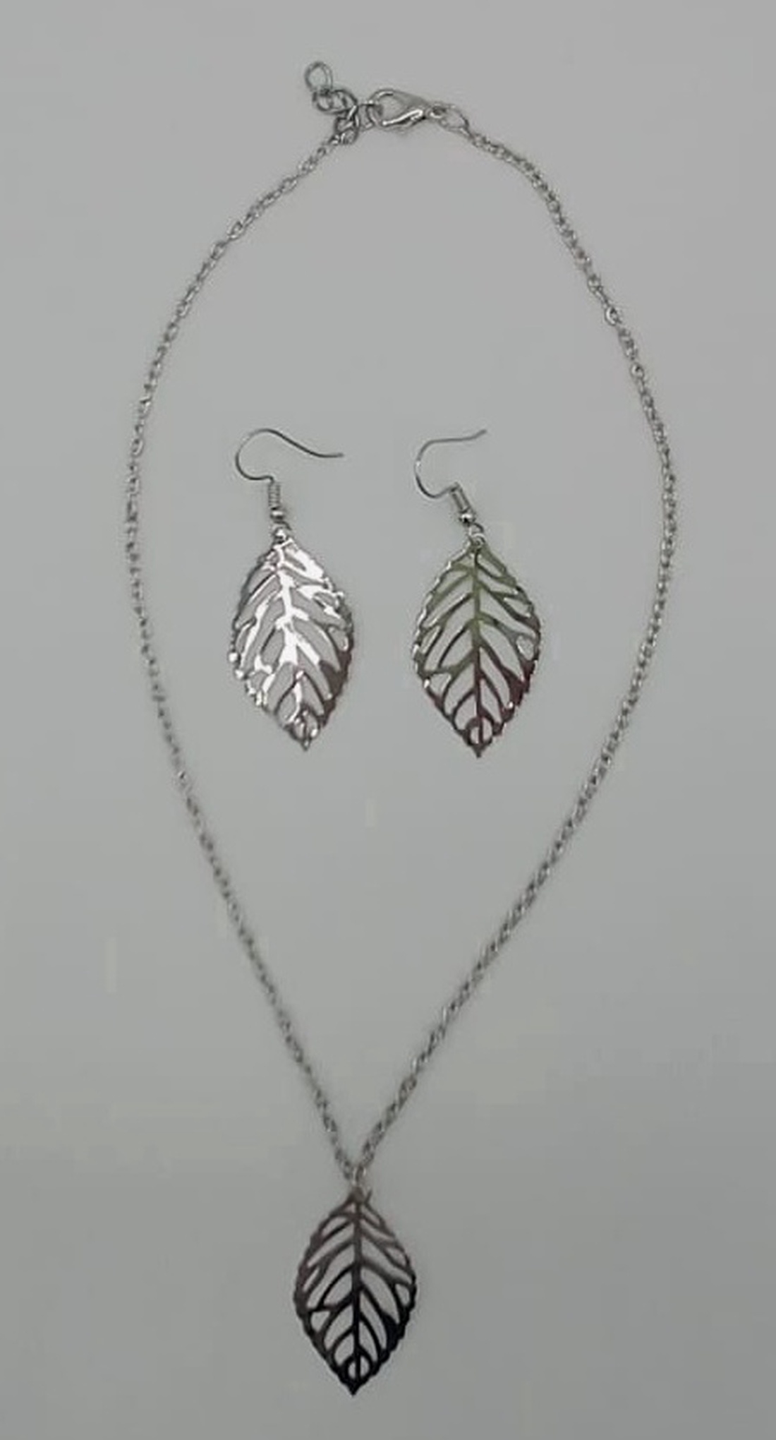 Set delicat de bijuterii realizat din oțel inoxidabil (stainless steel), compus din colier și cercei  - bijuterii - seturi de bijuterii - Artynos.ro