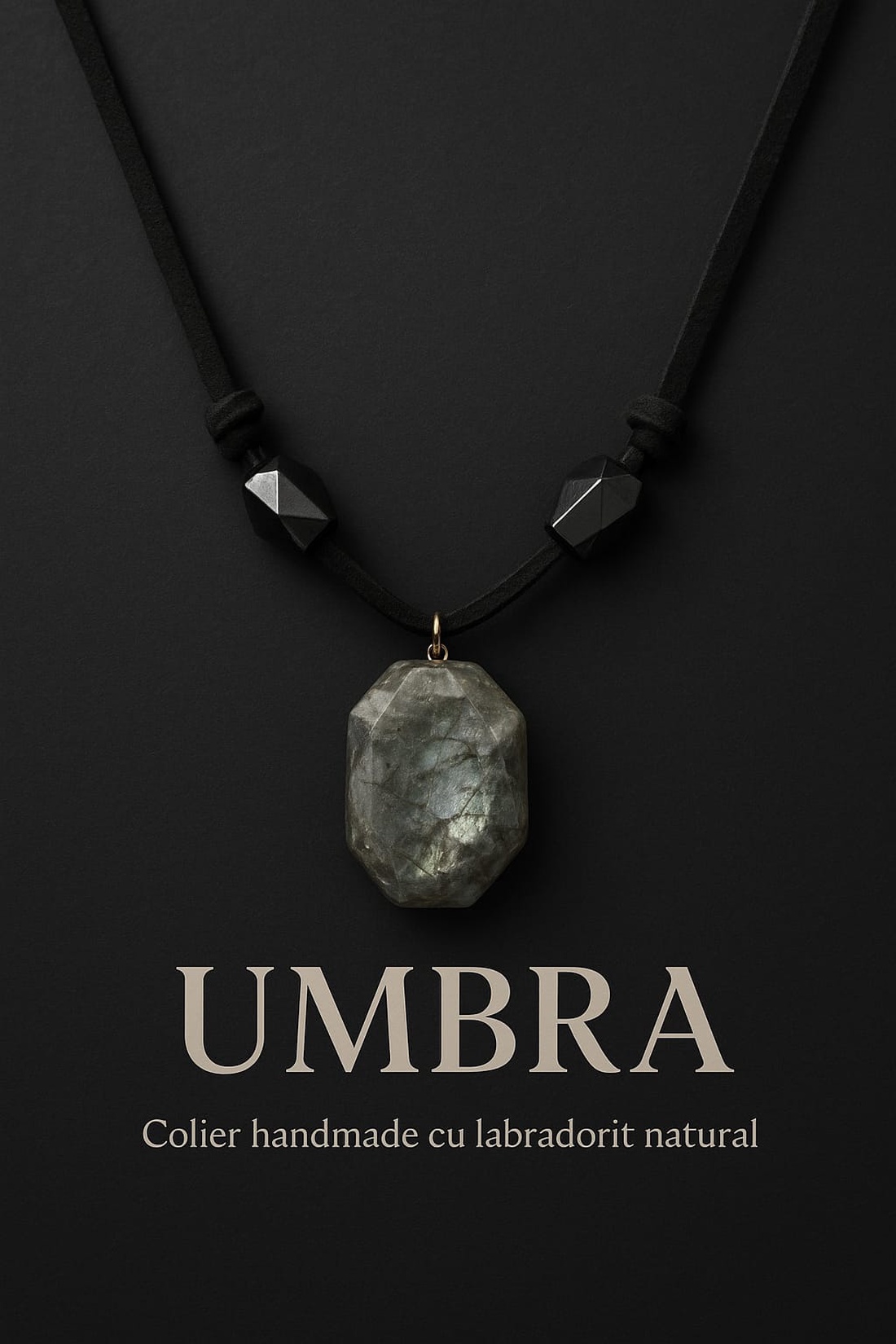 Colier artistic realizat manual, cu pandantiv din labradorit natural șlefuit, montat pe șnur din piele întoarsă de culoa - bijuterii - coliere - chockere - Artynos.ro