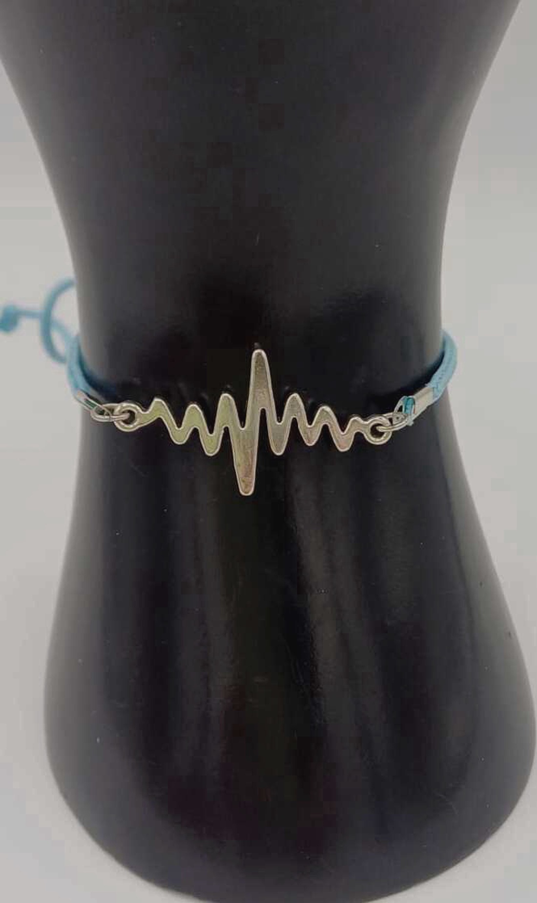 Brățară metalică cu simbol puls � design modern - bijuterii - brățări - brățări împletite - Artynos.ro