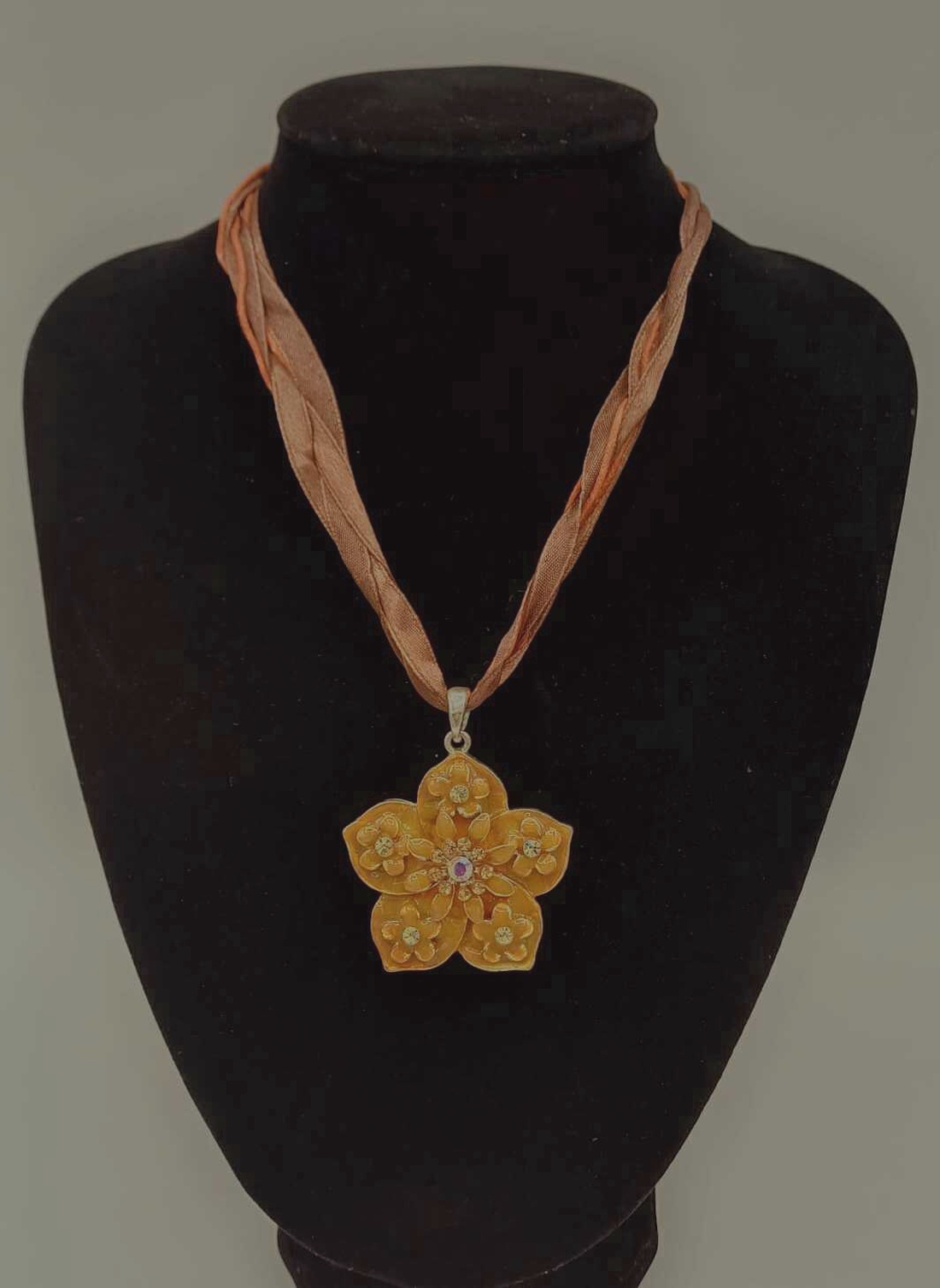 Pandantiv vintage cu lanț recuperat și reparat manual. - bijuterii - coliere - coliere cu multiple șiruri - Artynos.ro