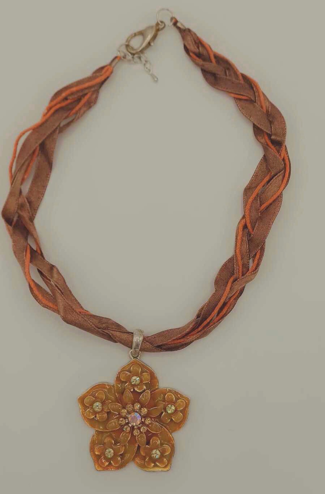 Pandantiv vintage cu lanț recuperat și reparat manual. - bijuterii - coliere - coliere cu multiple șiruri - Artynos.ro