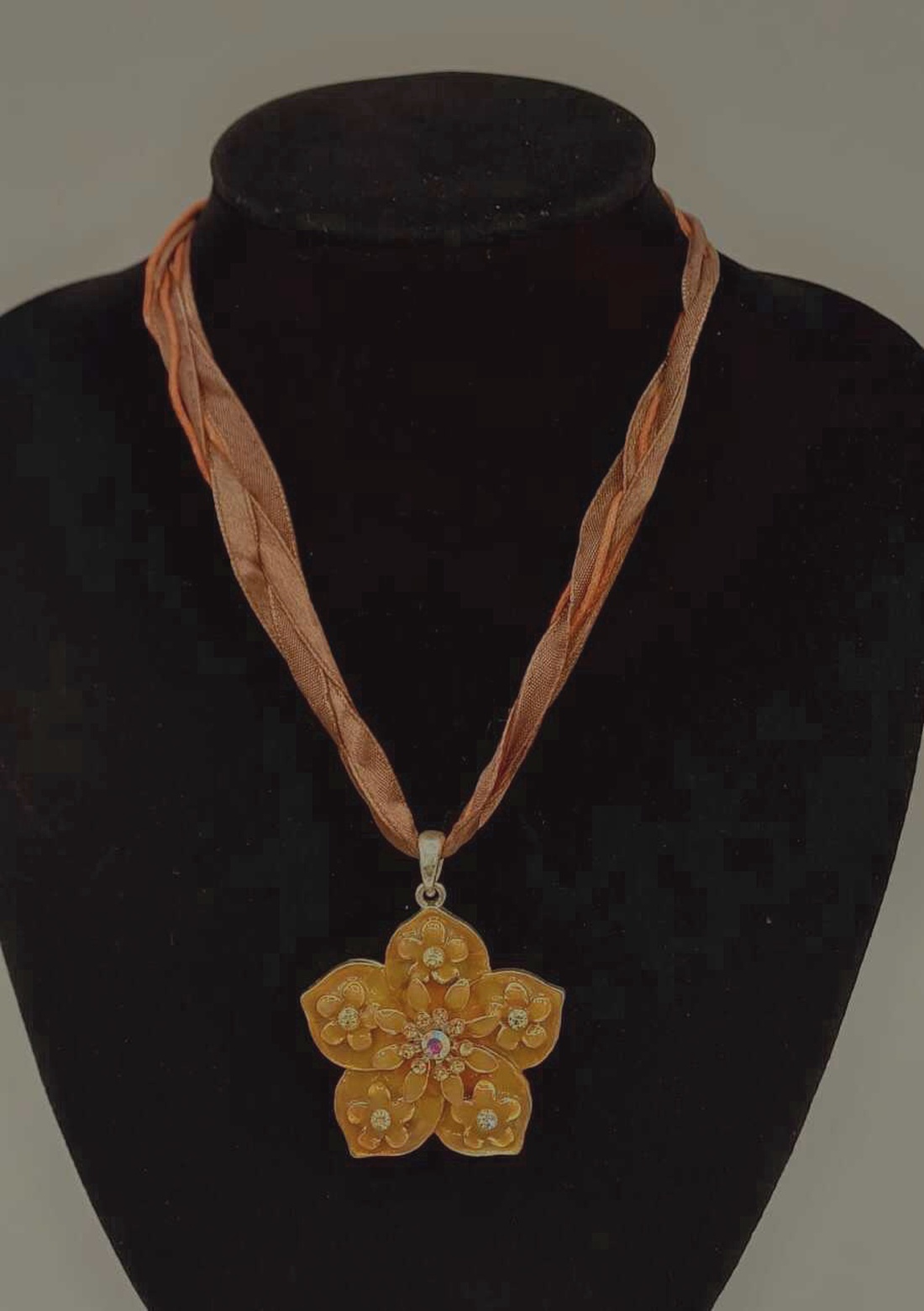 Pandantiv vintage cu lanț recuperat și reparat manual. - bijuterii - coliere - coliere cu multiple șiruri - Artynos.ro