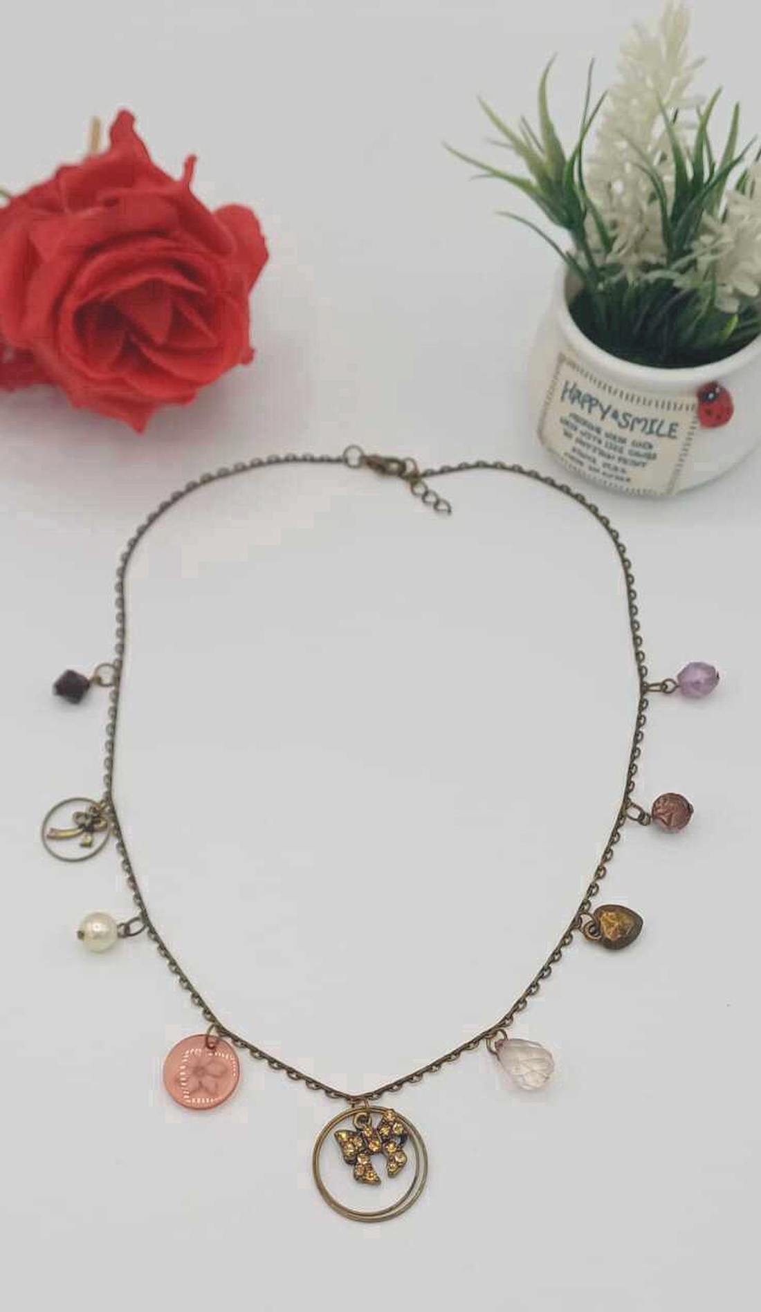 Colier vintage cu charmuri delicate, realizat pe lanț metalic în nuanță bronz antichizat. - bijuterii - coliere - coliere cu multiple șiruri - Artynos.ro