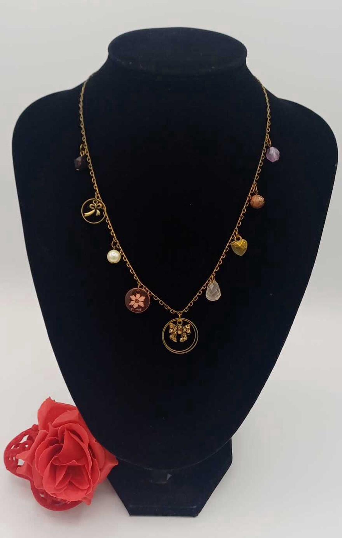 Colier vintage cu charmuri delicate, realizat pe lanț metalic în nuanță bronz antichizat. - bijuterii - coliere - coliere cu multiple șiruri - Artynos.ro