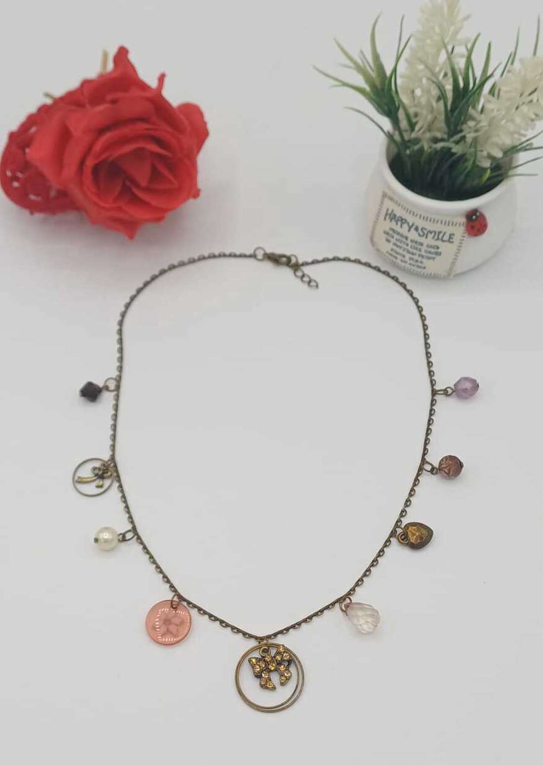 Colier vintage cu charmuri delicate, realizat pe lanț metalic în nuanță bronz antichizat. - bijuterii - coliere - coliere cu multiple șiruri - Artynos.ro