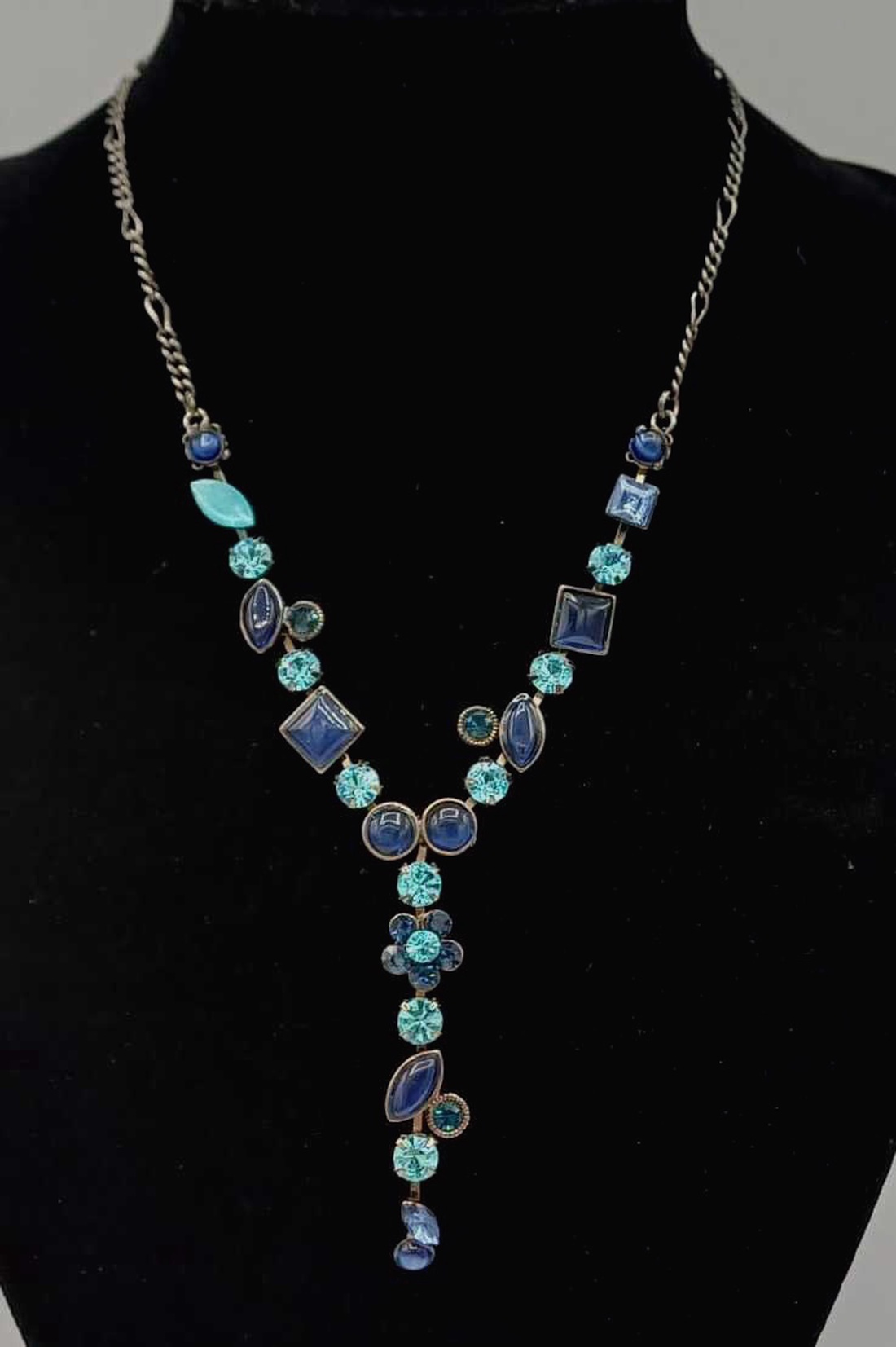 Colier statement de lux, realizat pe lanț metalic negru cu finisaj elegant - bijuterii - coliere - coliere cu pandative - Artynos.ro