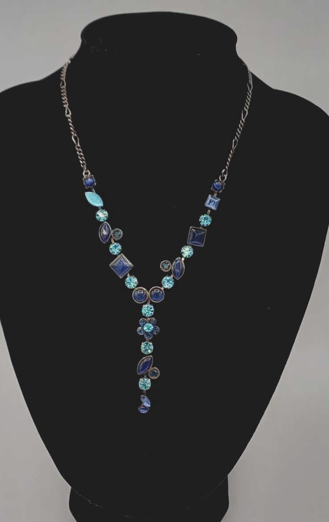 Colier statement de lux, realizat pe lanț metalic negru cu finisaj elegant - bijuterii - coliere - coliere cu pandative - Artynos.ro