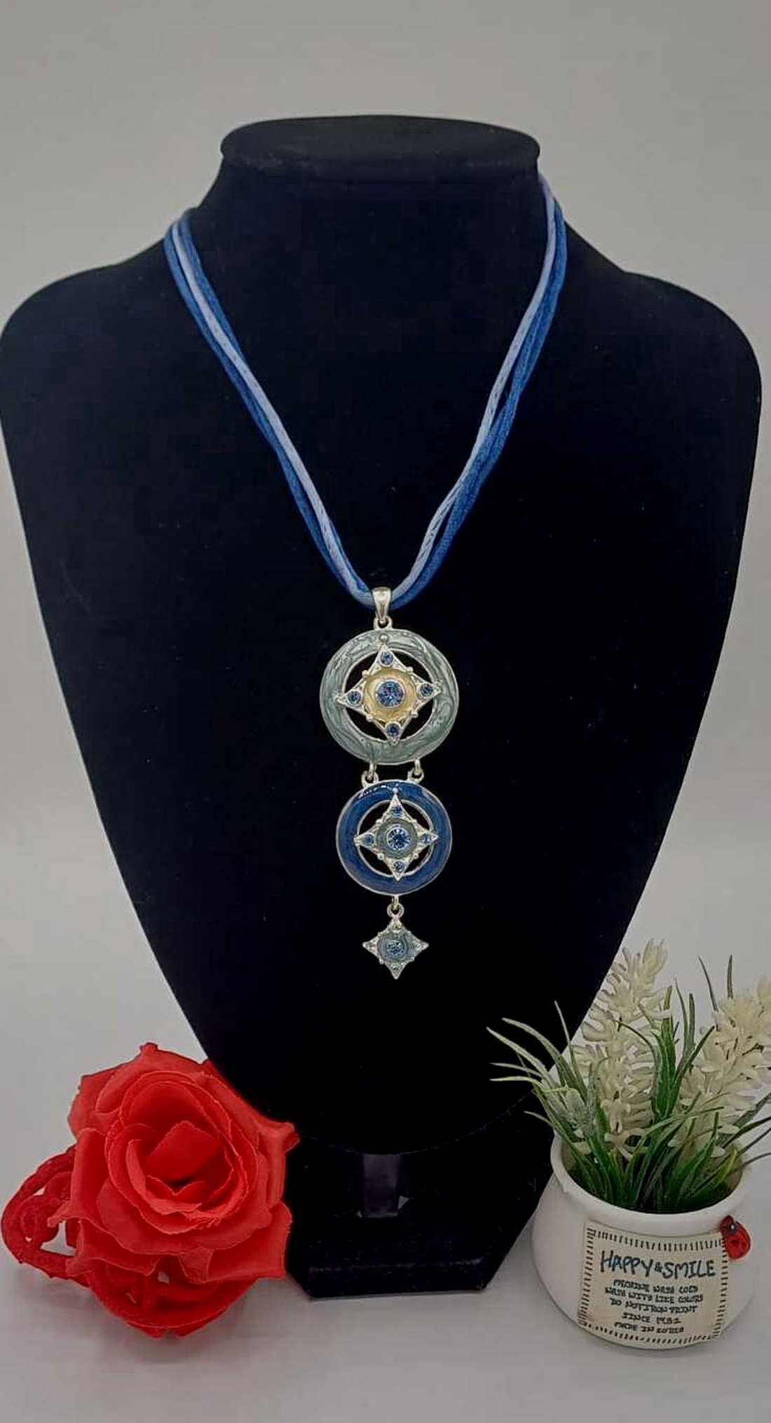 Colier elegant cu pandantive multiplu � nuanțe de albastru ,turqoise. - bijuterii - coliere - pandative - Artynos.ro