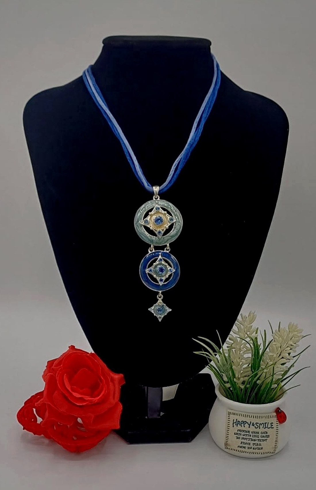 Colier elegant cu pandantive multiplu � nuanțe de albastru ,turqoise. - bijuterii - coliere - pandative - Artynos.ro