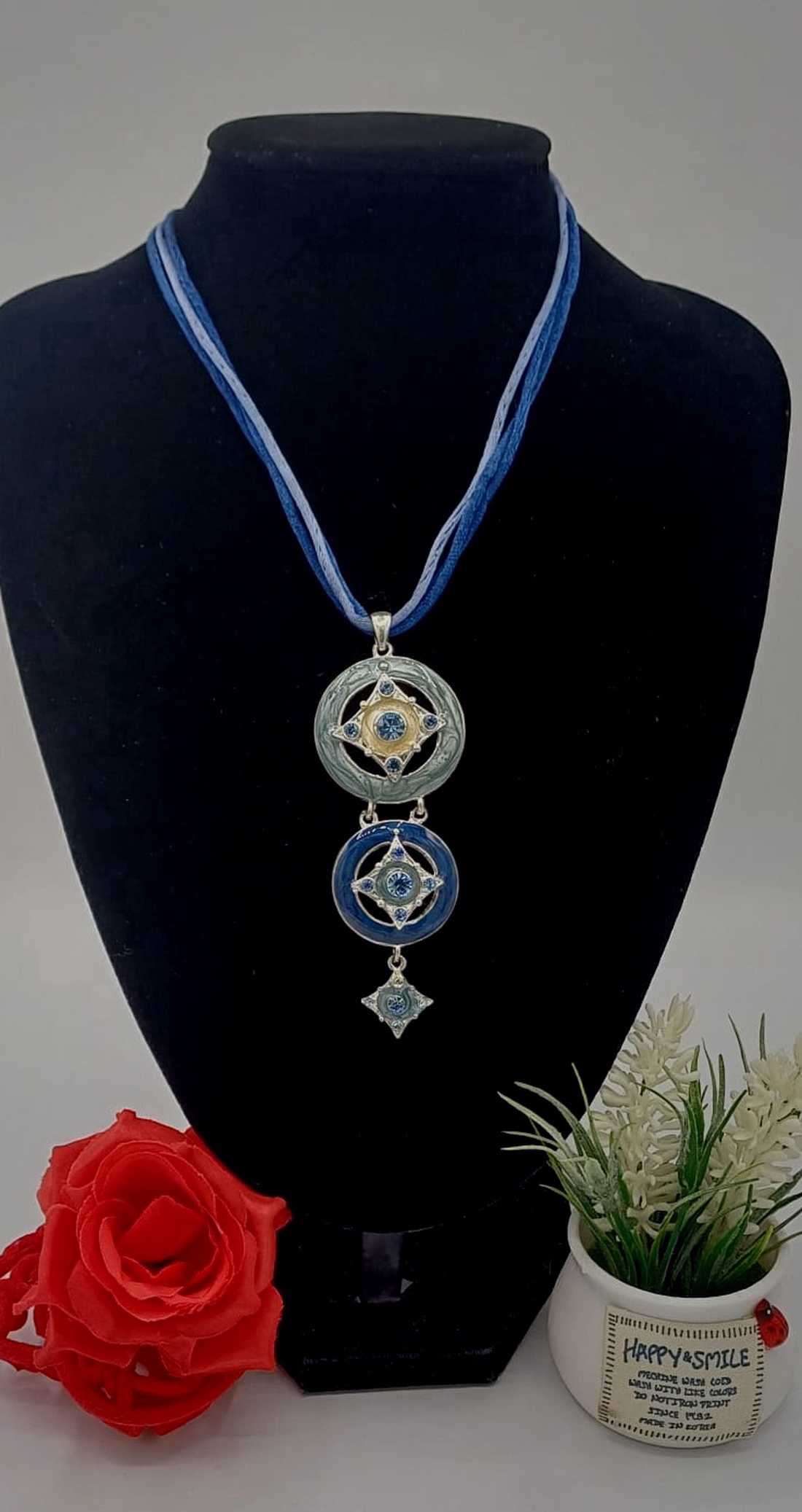 Colier elegant cu pandantive multiplu � nuanțe de albastru ,turqoise. - bijuterii - coliere - pandative - Artynos.ro