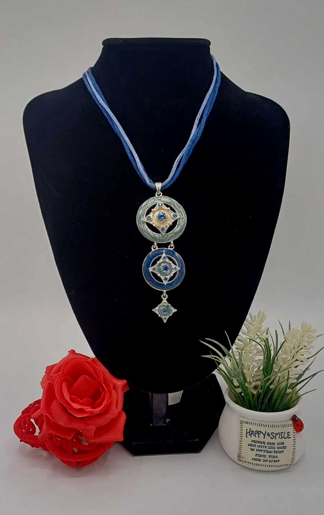 Colier elegant cu pandantive multiplu � nuanțe de albastru ,turqoise. - bijuterii - coliere - pandative - Artynos.ro