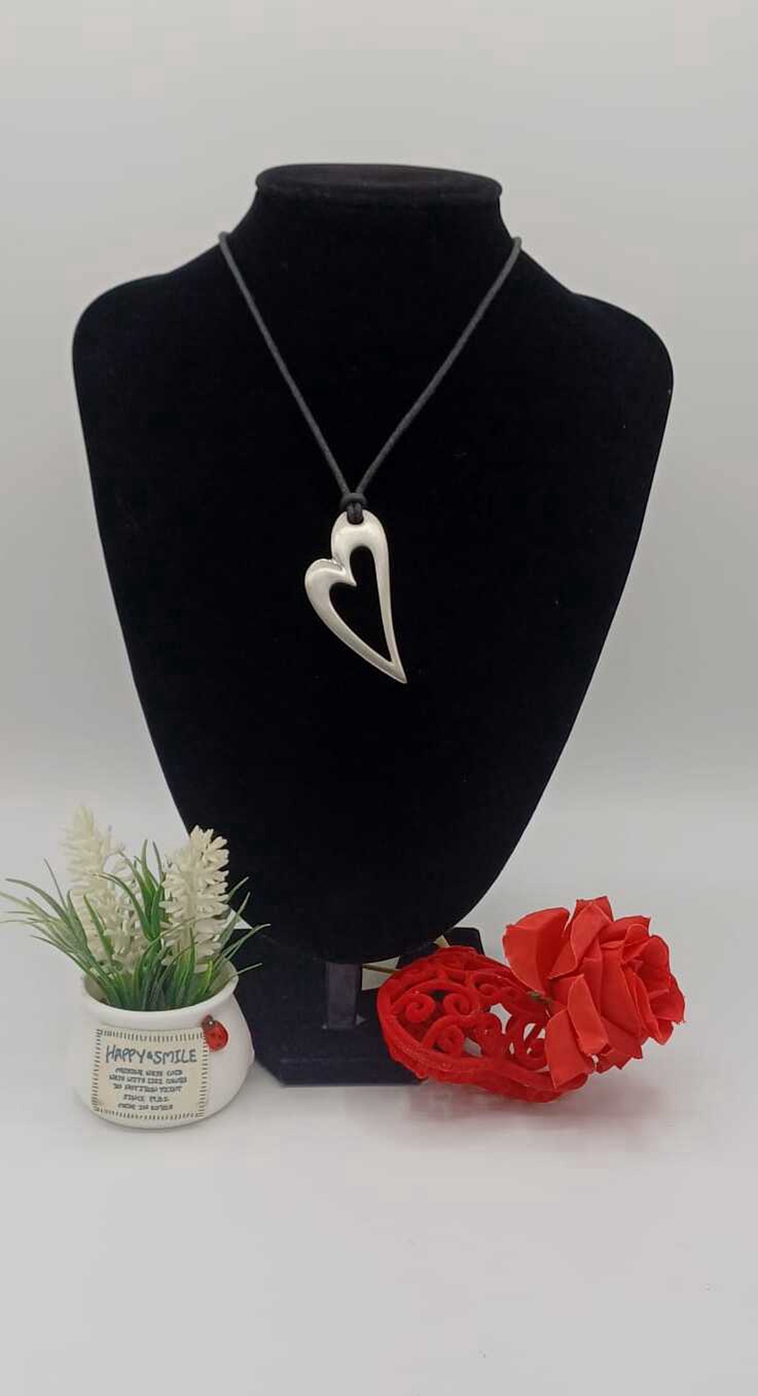 Colier minimalist cu pandantiv inimă stilizată - bijuterii - coliere - coliere cu pandative - Artynos.ro