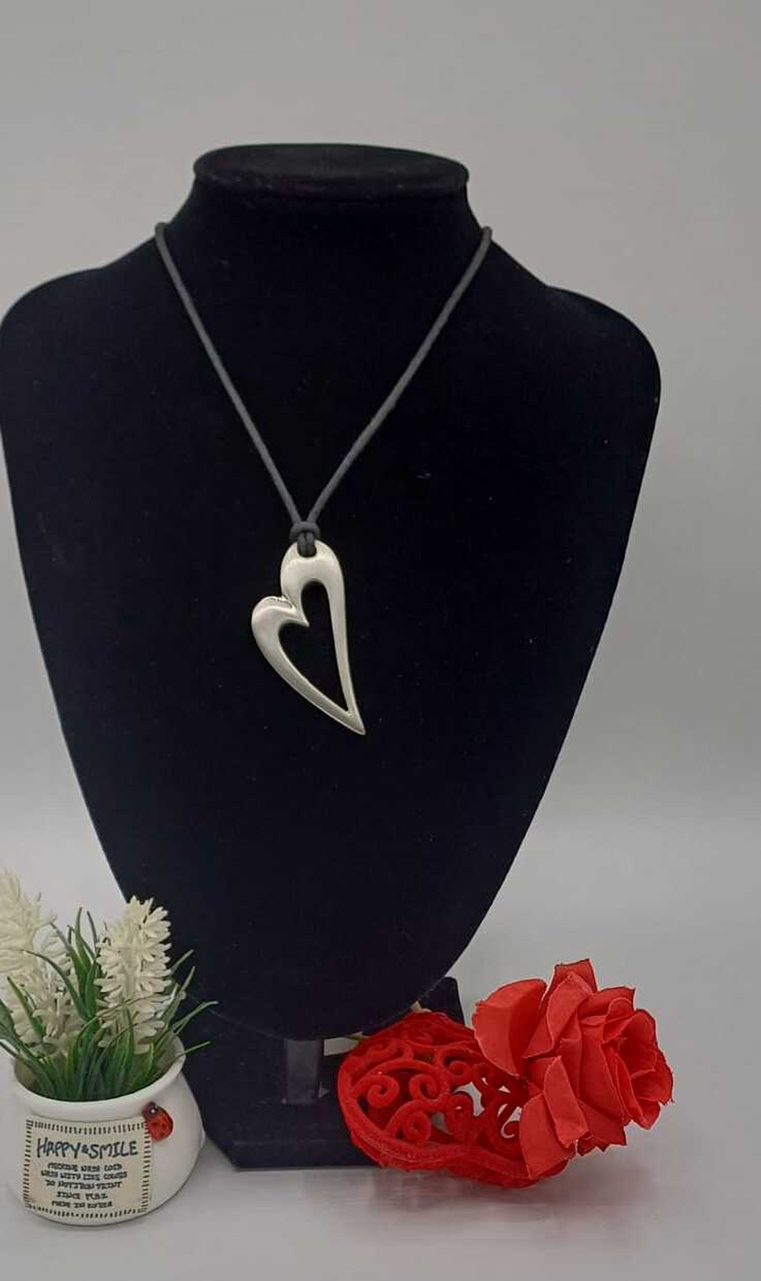 Colier minimalist cu pandantiv inimă stilizată - bijuterii - coliere - coliere cu pandative - Artynos.ro