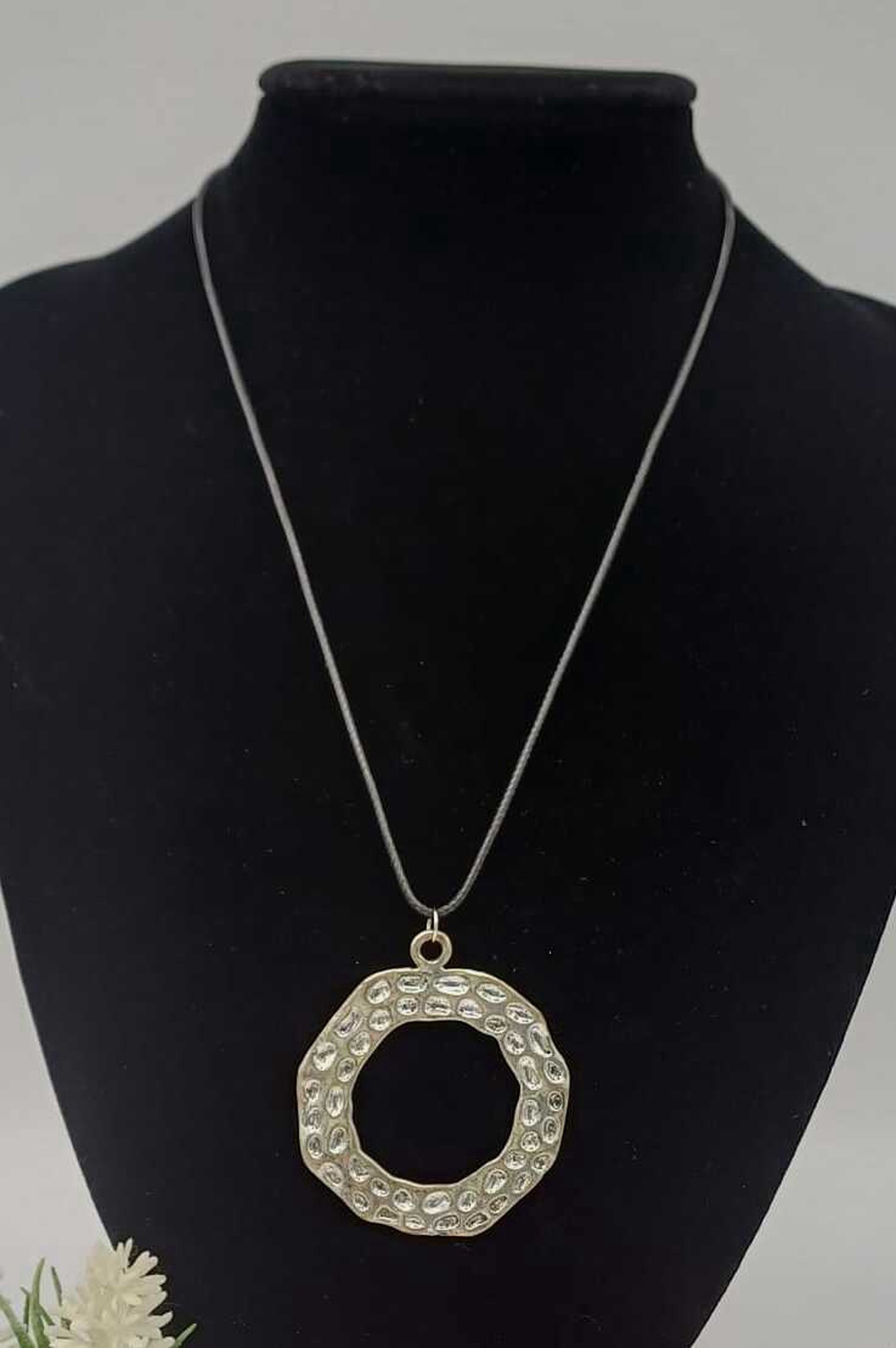 Colier cu pandantiv circular  - bijuterii - coliere - pandative - Artynos.ro