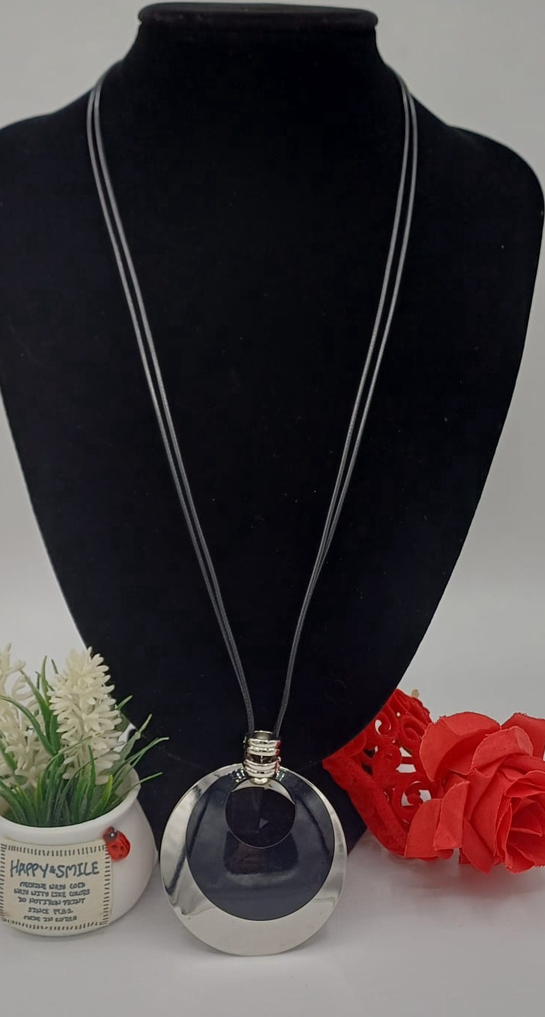 Colier lung cu pandantiv circular � design modern - bijuterii - coliere - pandative - Artynos.ro