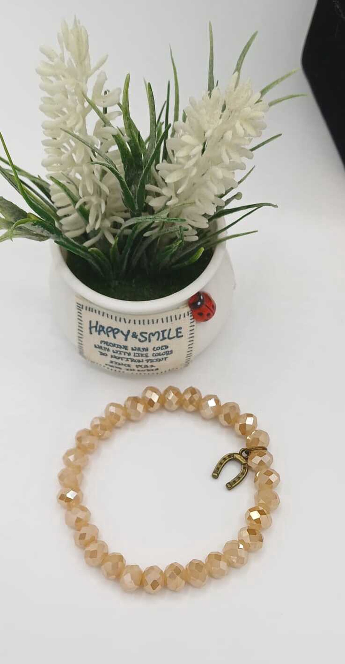 Brățară elegantă din pietre fațetate, în nuanțe calde de bej-auriu - bijuterii - brățări - brățări din perle - Artynos.ro