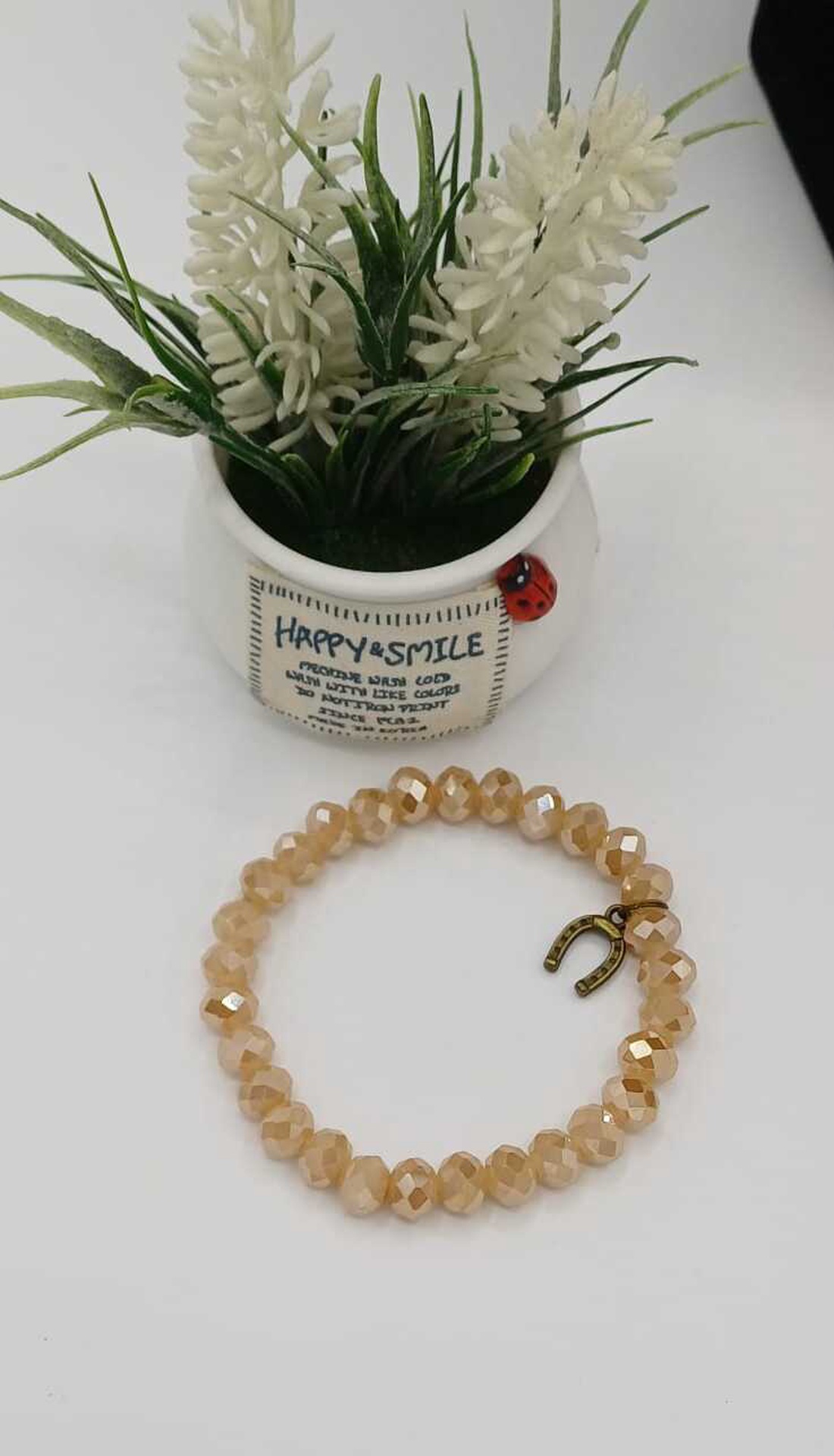 Brățară elegantă din pietre fațetate, în nuanțe calde de bej-auriu - bijuterii - brățări - brățări din perle - Artynos.ro