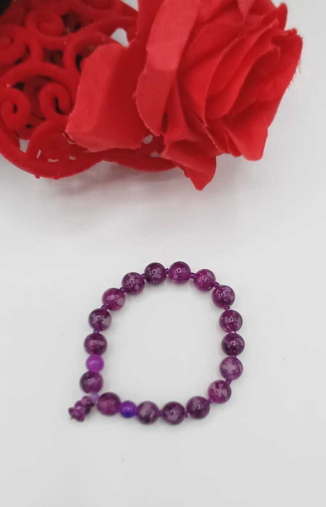 Brățară din piatră naturală, în nuanțe profunde de mov. - bijuterii - brățări - brățări din perle - Artynos.ro