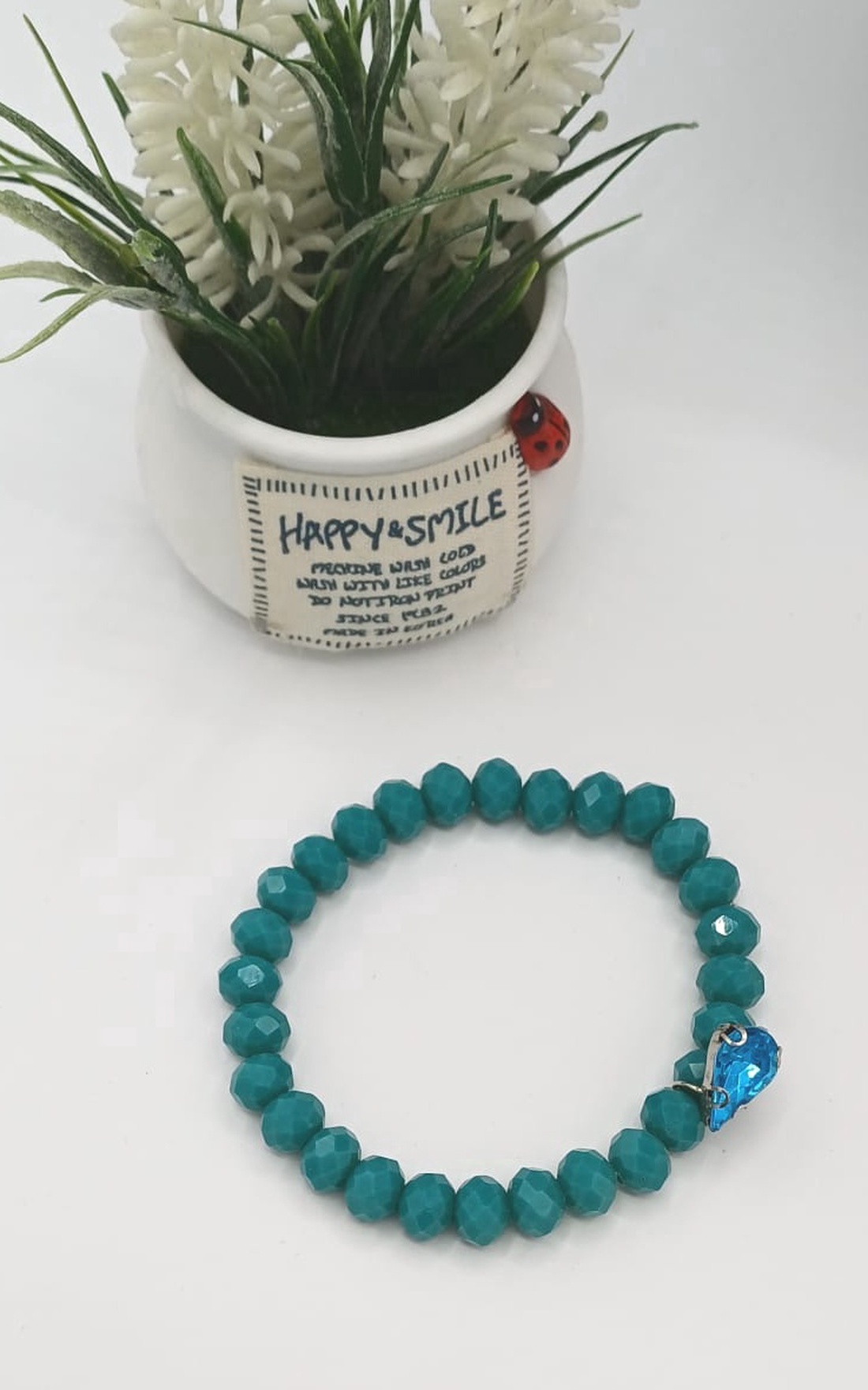 Brățară din mărgele de sticlă fațetată, în nuanțe intense de turcoaz, cu un luciu delicat. - bijuterii - brățări - brățări din perle - Artynos.ro