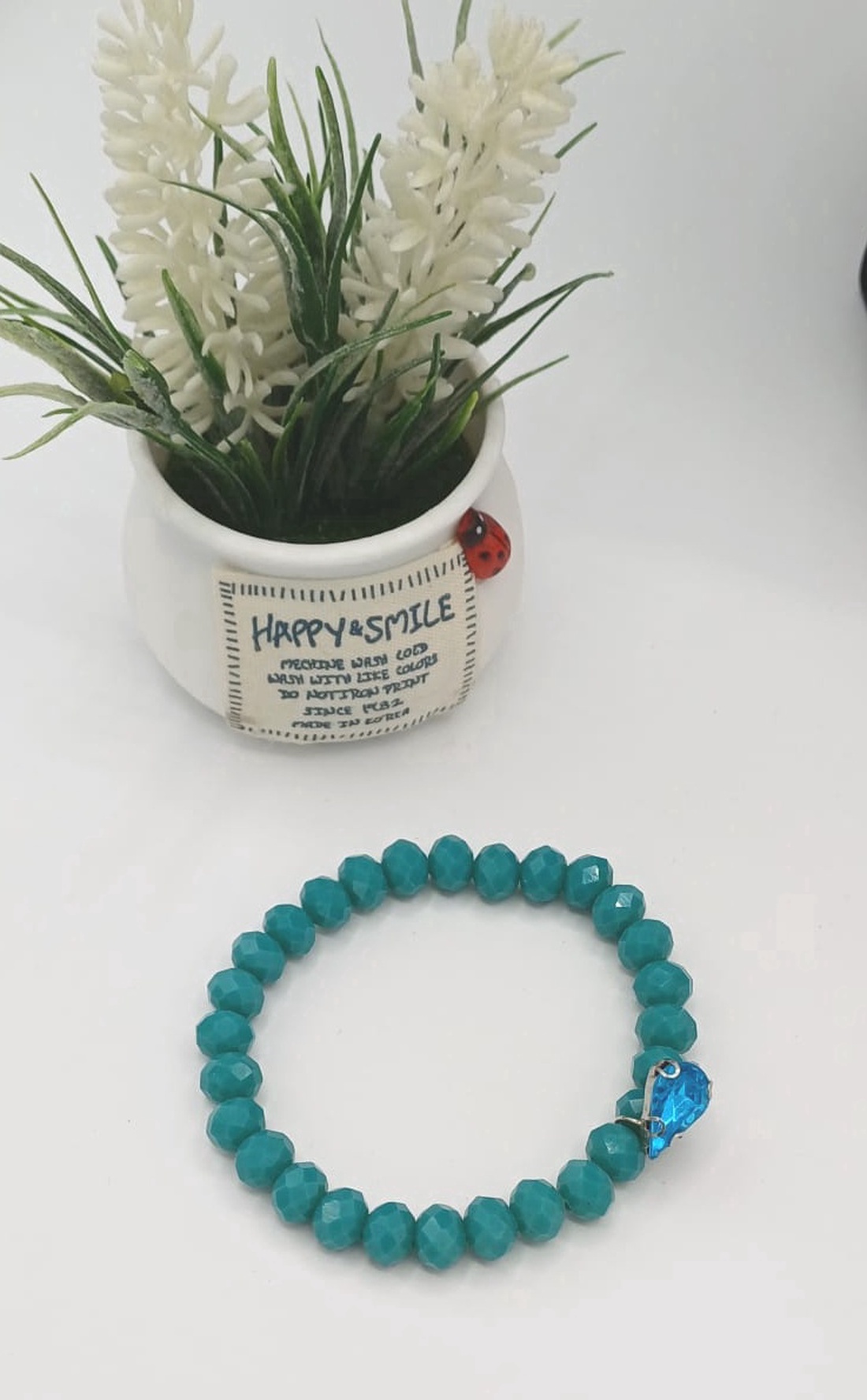 Brățară din mărgele de sticlă fațetată, în nuanțe intense de turcoaz, cu un luciu delicat. - bijuterii - brățări - brățări din perle - Artynos.ro