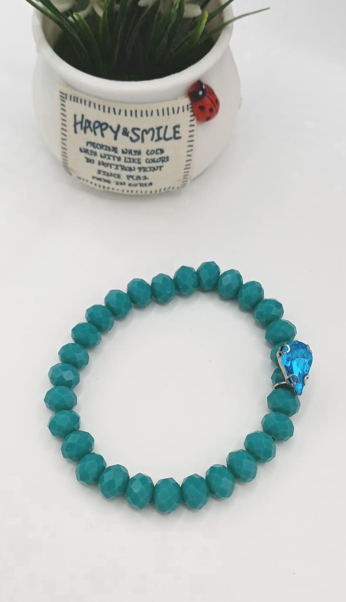 Brățară din mărgele de sticlă fațetată, în nuanțe intense de turcoaz, cu un luciu delicat. - bijuterii - brățări - brățări din perle - Artynos.ro