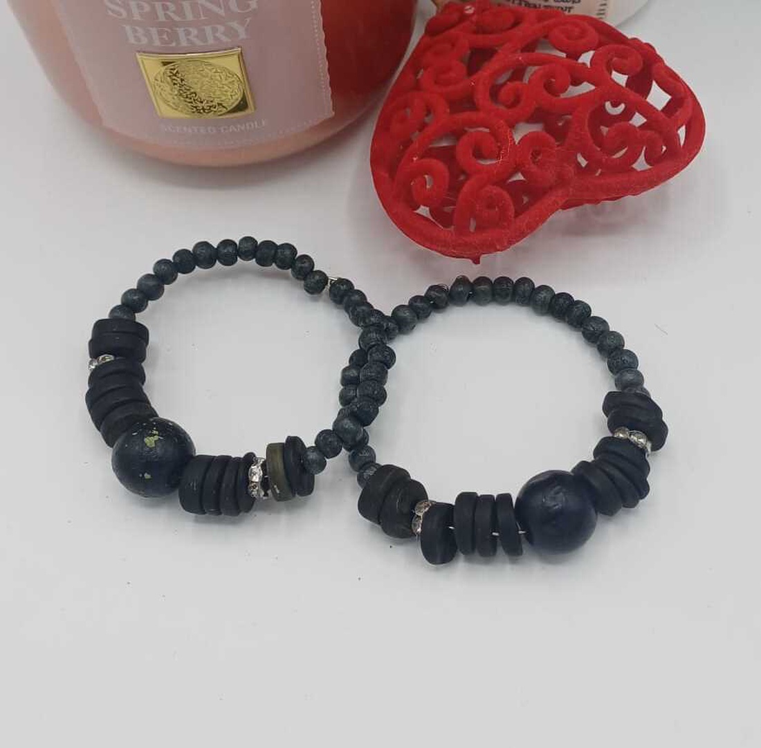 Brățari masculine,realizate manual pe fir de sârmă metalică,cu margele plate de lava vulcanica. - bijuterii - brățări - brățări din pietre semiprețioase - Artynos.ro