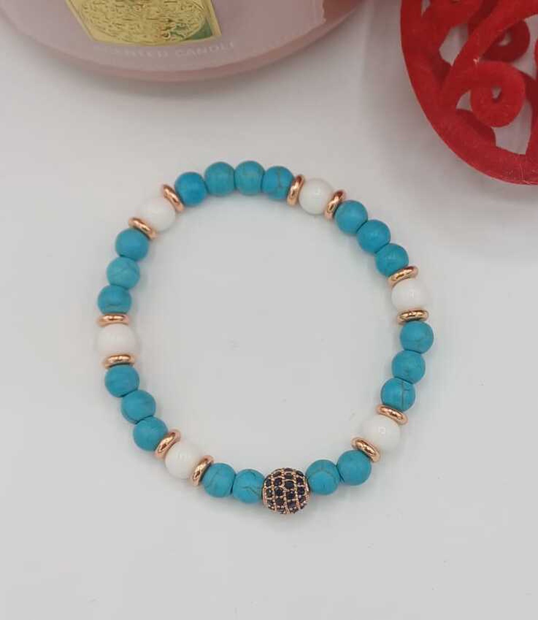 Brățară realizată din mărgele turcoaz cu aspect de piatră naturală howlit. - bijuterii - brățări - brățări din pietre semiprețioase - Artynos.ro
