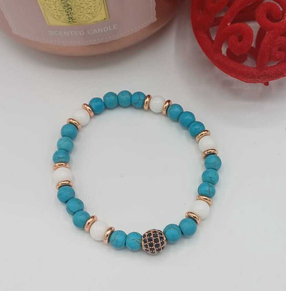 Brățară realizată din mărgele turcoaz cu aspect de piatră naturală howlit. - bijuterii - brățări - brățări din pietre semiprețioase - Artynos.ro
