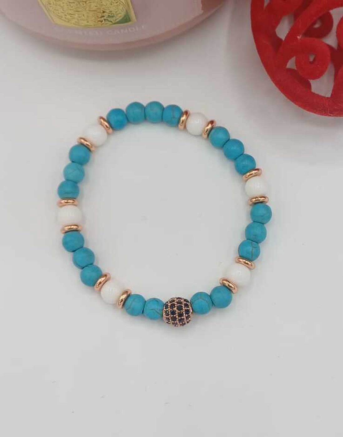 Brățară realizată din mărgele turcoaz cu aspect de piatră naturală howlit. - bijuterii - brățări - brățări din pietre semiprețioase - Artynos.ro