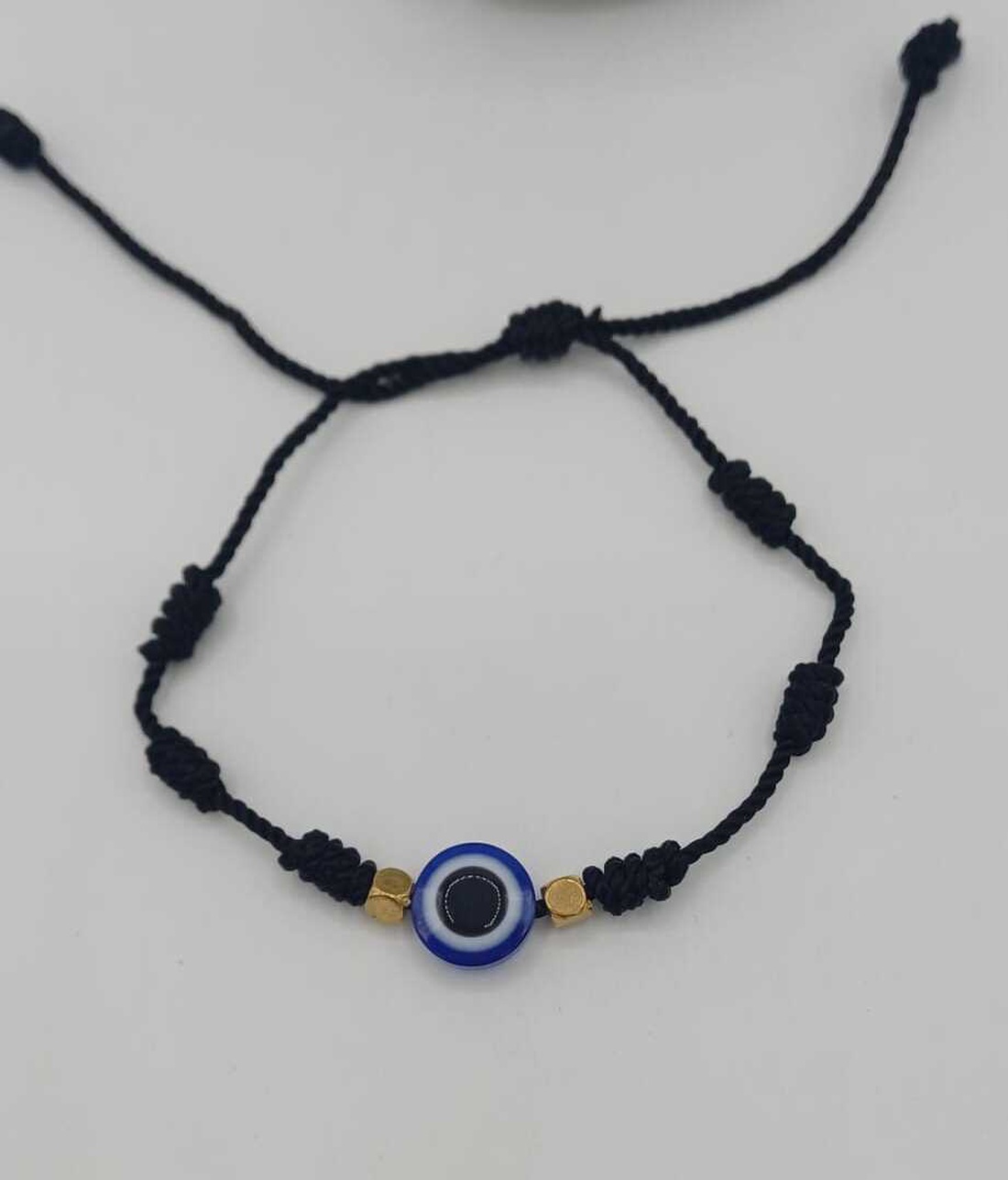 Brățară delicată realizată pe șnur textil negru, ajustabil, cu noduri decorative lucrate manual.  - bijuterii - brățări - brățări împletite - Artynos.ro