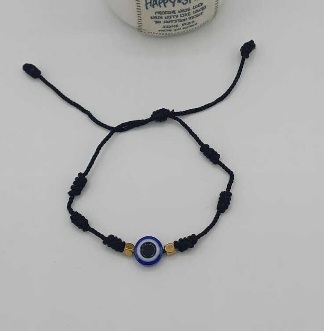 Brățară delicată realizată pe șnur textil negru, ajustabil, cu noduri decorative lucrate manual.  - bijuterii - brățări - brățări împletite - Artynos.ro