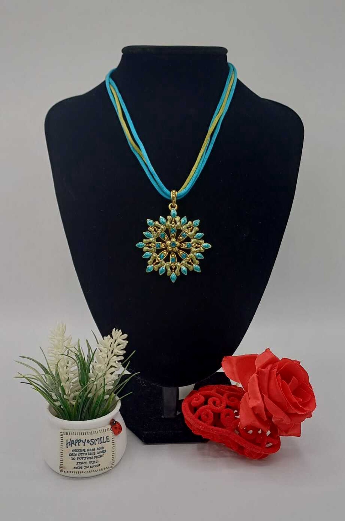 Colier elegant cu pandantiv statement. - bijuterii - coliere - coliere cu pandative - Artynos.ro