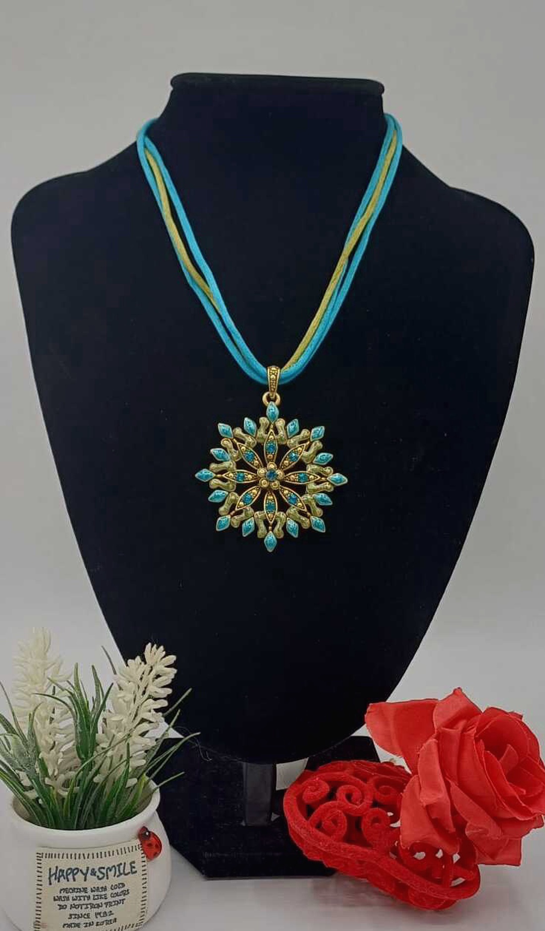 Colier elegant cu pandantiv statement. - bijuterii - coliere - coliere cu pandative - Artynos.ro