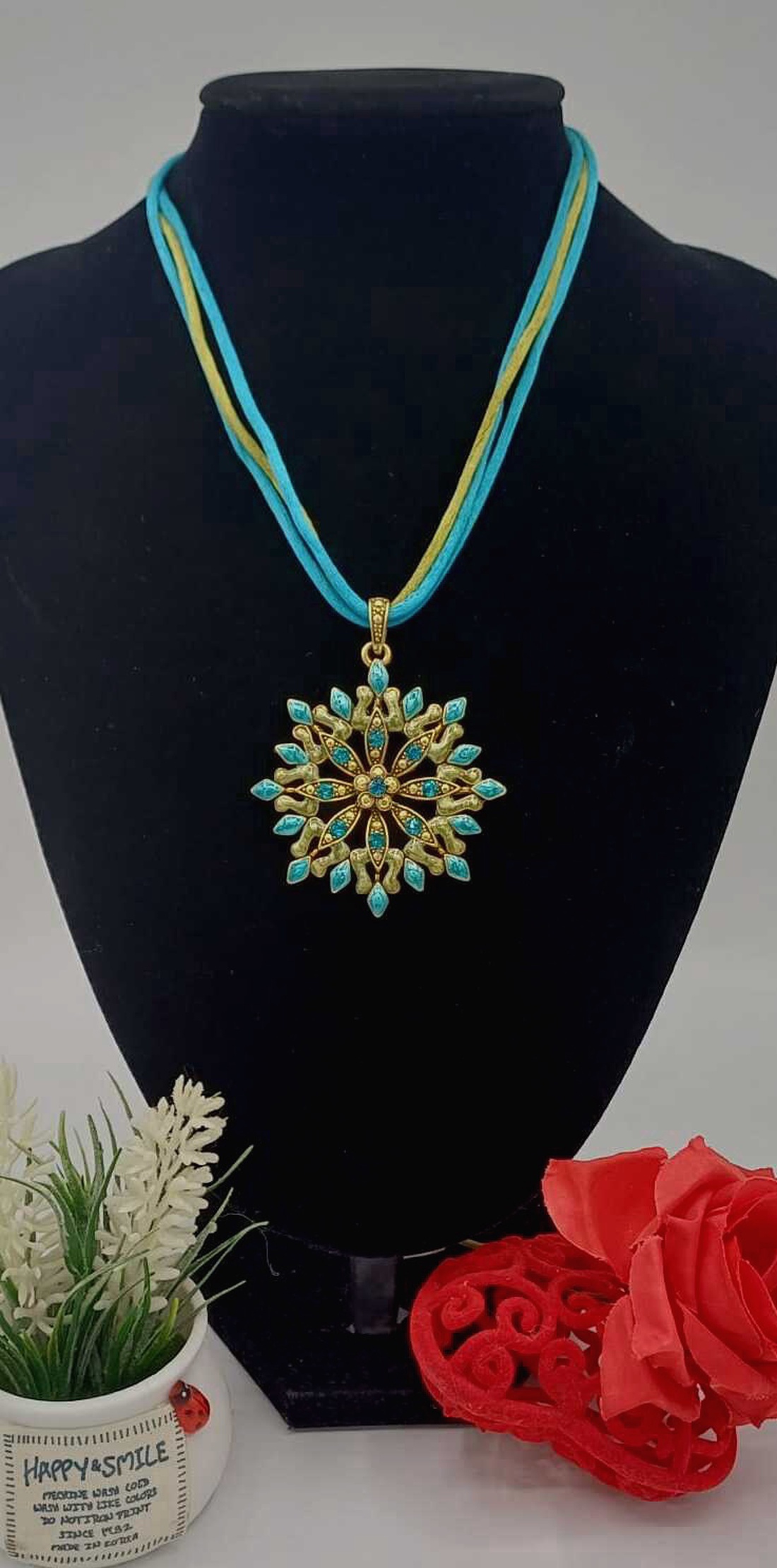 Colier elegant cu pandantiv statement. - bijuterii - coliere - coliere cu pandative - Artynos.ro