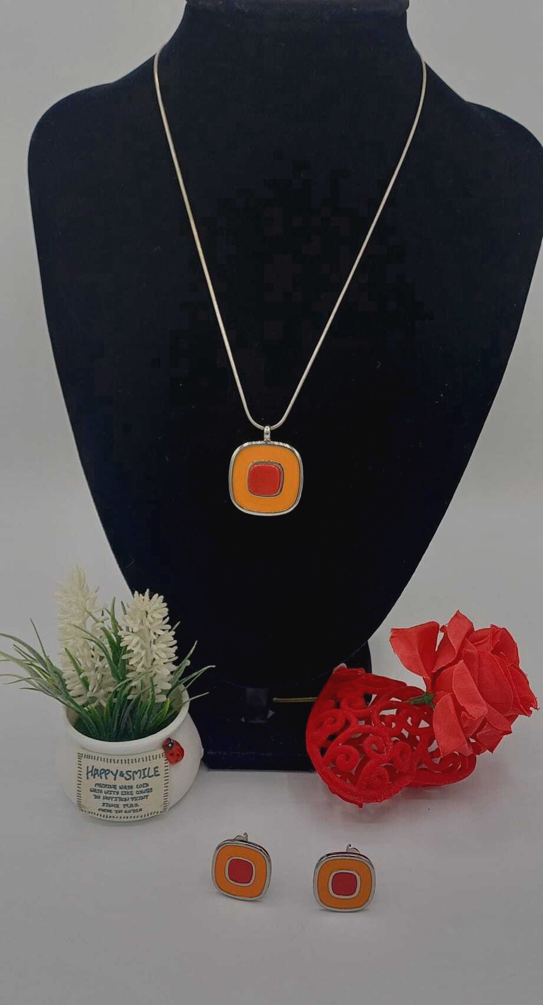 Set de bijuterii minimalist, compus din colier și cercei asortați. - bijuterii - coliere - coliere cu pandative - Artynos.ro