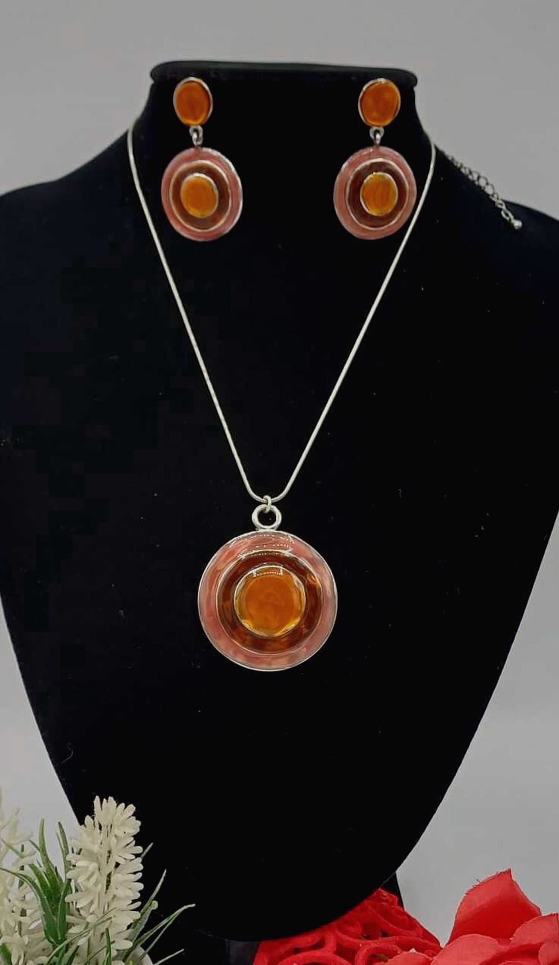 Set de bijuterii feminin și rafinat, compus din colier și cercei asortați - bijuterii - coliere - coliere cu pandative - Artynos.ro