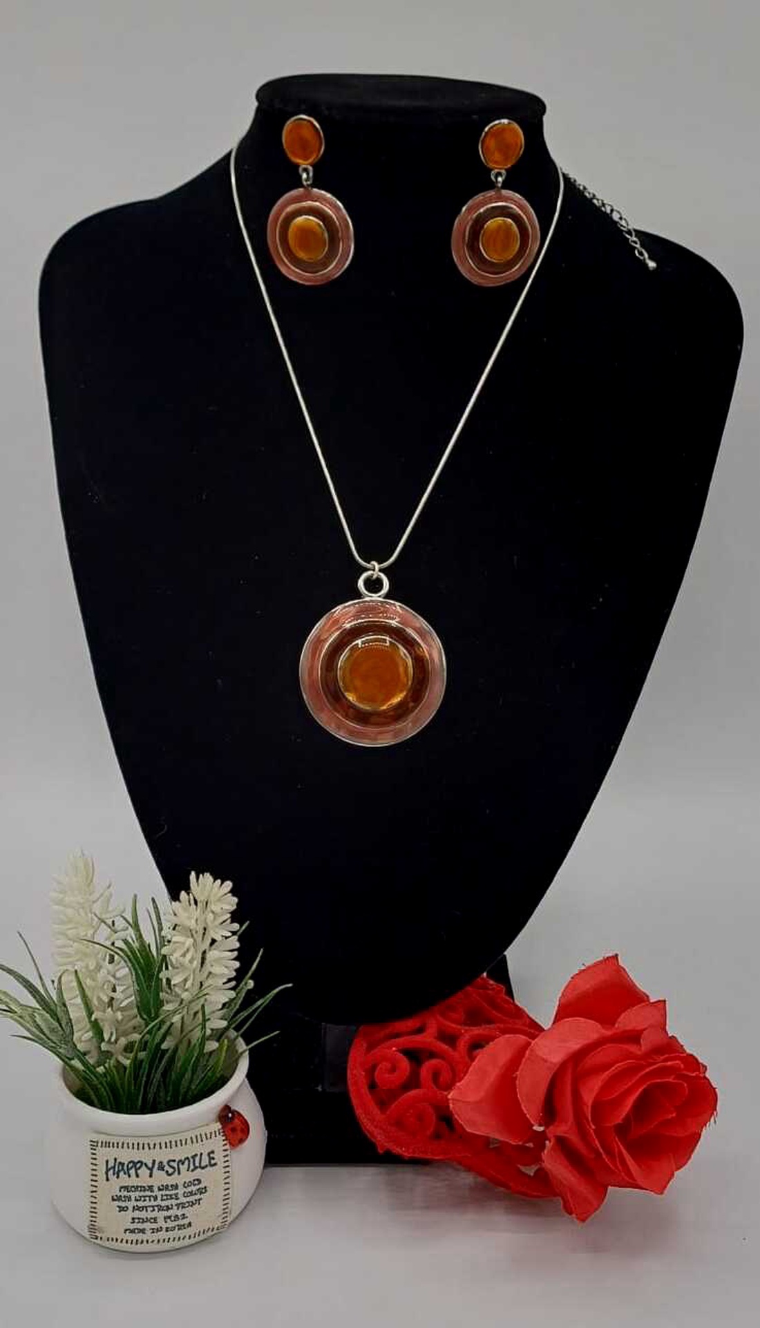 Set de bijuterii feminin și rafinat, compus din colier și cercei asortați - bijuterii - coliere - coliere cu pandative - Artynos.ro