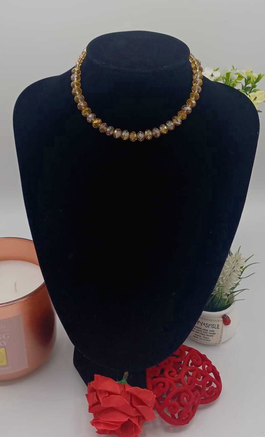 Un colier elegant și delicat, realizat din mărgele fațetate din sticlă în nuanțe calde de auriu-miere - bijuterii - coliere - coliere din mărgele - Artynos.ro