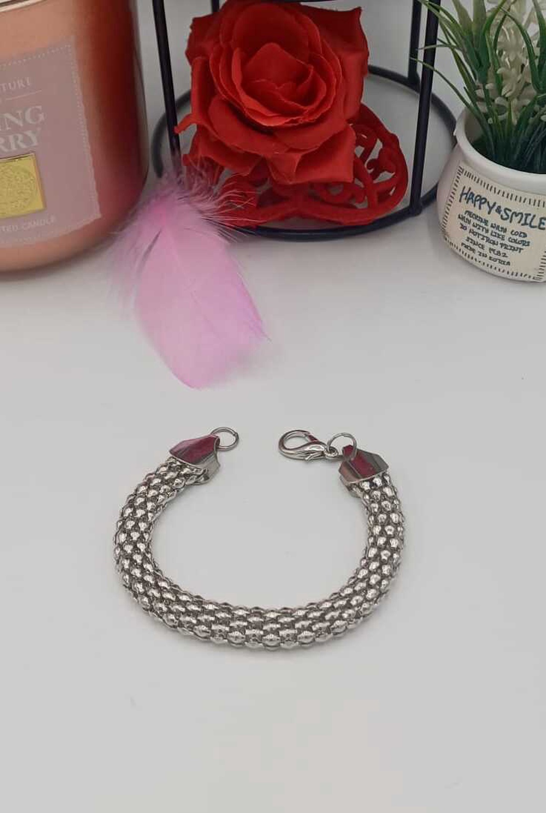 O brățară metalică elegantă, realizată din mărgele metalice împletite într-un design compact. - bijuterii - brățări - brățări împletite - Artynos.ro