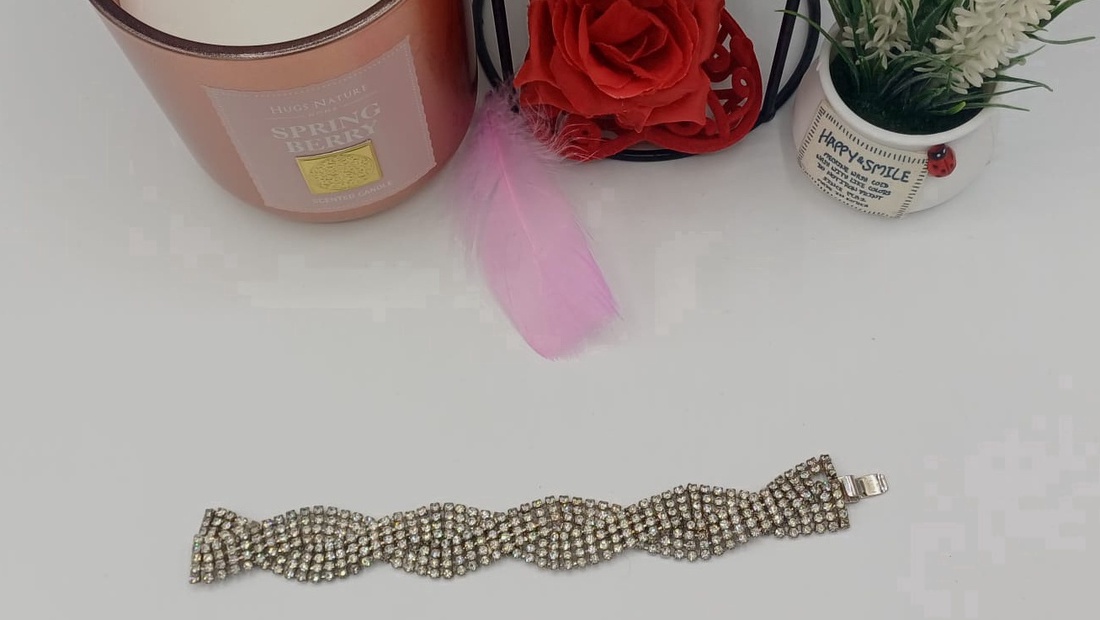 Brățară statement cu strasuri, realizată din multiple rânduri pietre de cristale - bijuterii - brățări - brățări din pietre semiprețioase - Artynos.ro