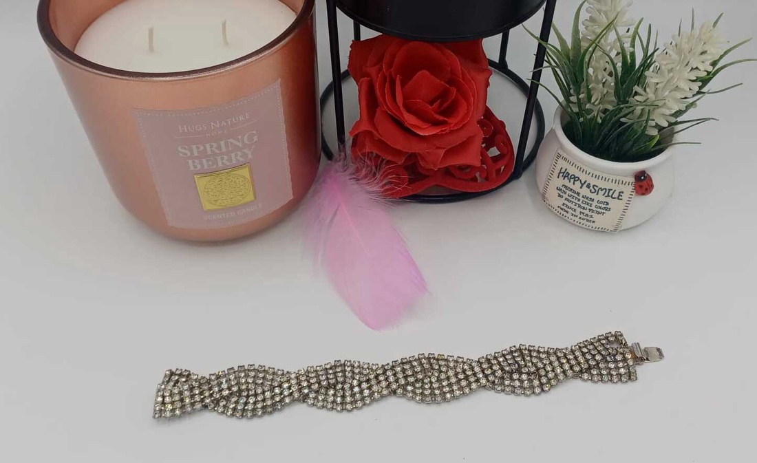 Brățară statement cu strasuri, realizată din multiple rânduri pietre de cristale - bijuterii - brățări - brățări din pietre semiprețioase - Artynos.ro