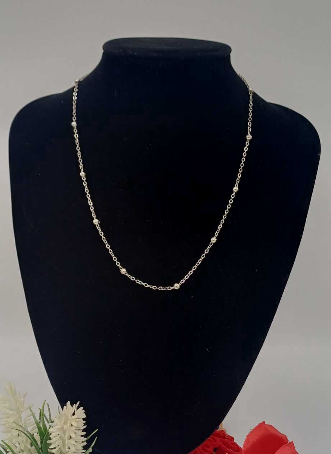 Colier fin și elegant, cu un design minimalist ,cu perle metalice. - bijuterii - coliere - Artynos.ro