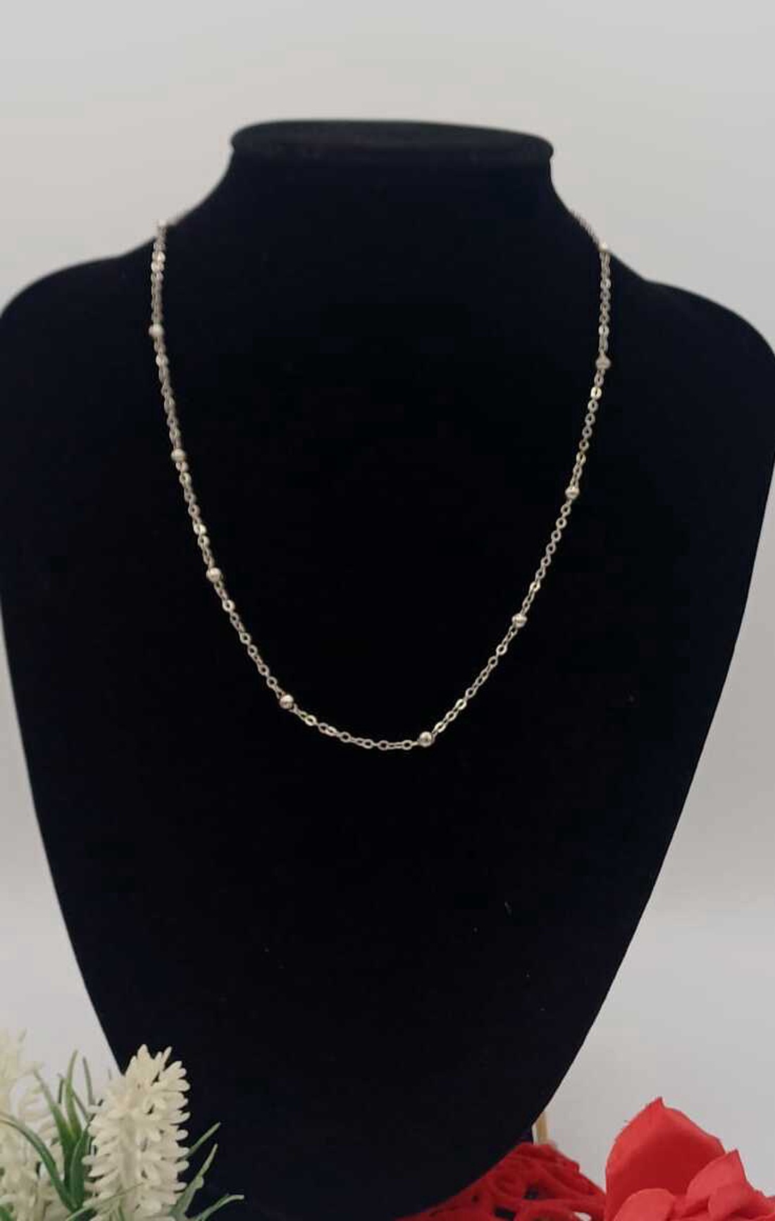 Colier fin și elegant, cu un design minimalist ,cu perle metalice. - bijuterii - coliere - Artynos.ro