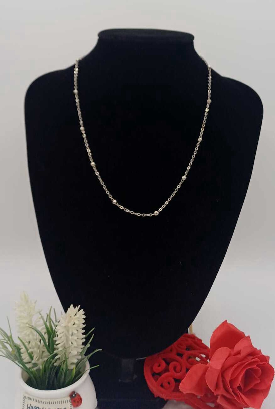 Colier fin și elegant, cu un design minimalist ,cu perle metalice. - bijuterii - coliere - Artynos.ro