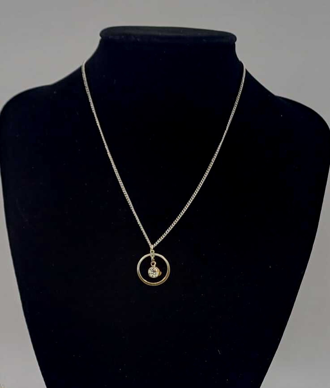 colier elegant și rafinat, realizat din lanț metalic fin,cu panadativ. - bijuterii - coliere - coliere cu pandative - Artynos.ro