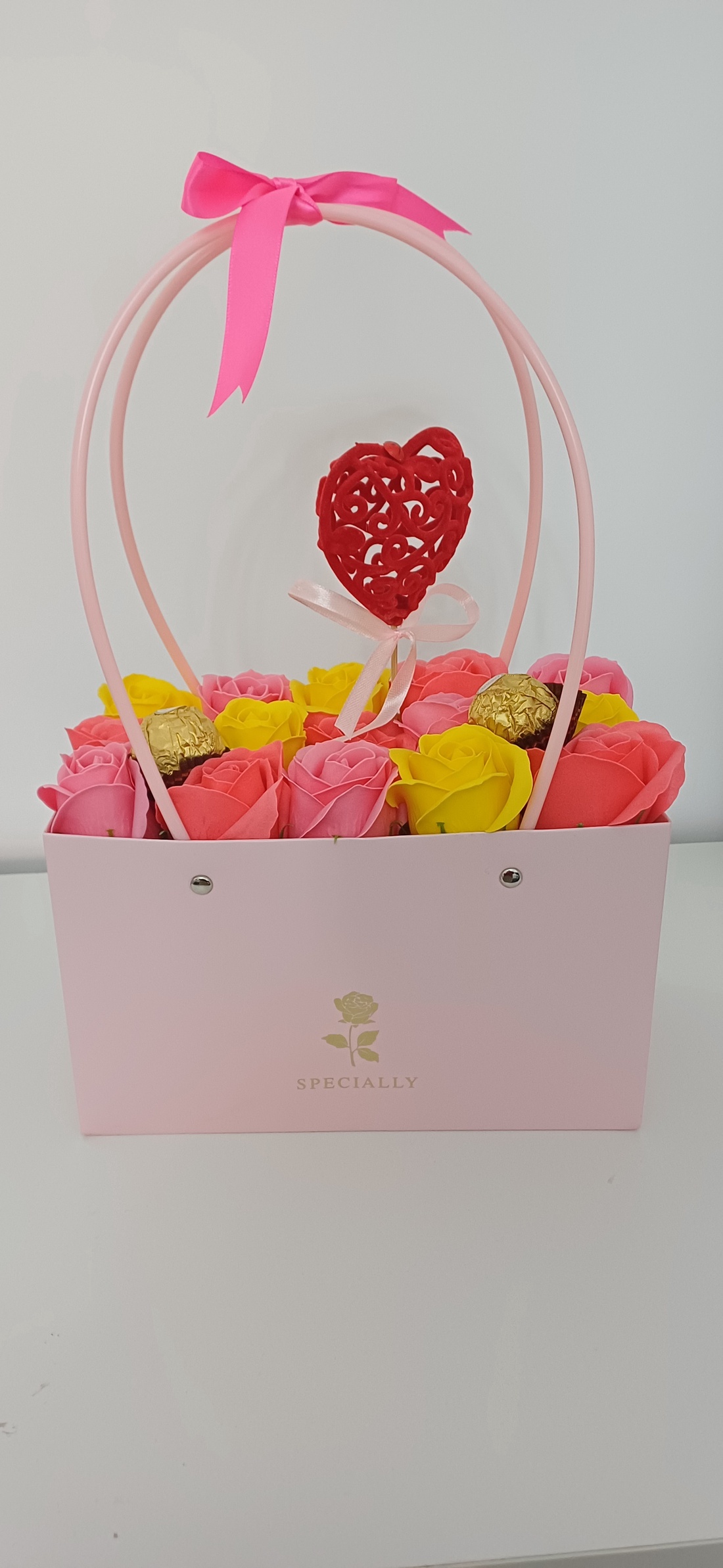 Geanta mare cu trandafiri din sapun. - casă & stil de viață - decorațiuni de casă - accesorii florale - buchete de flori - Artynos.ro