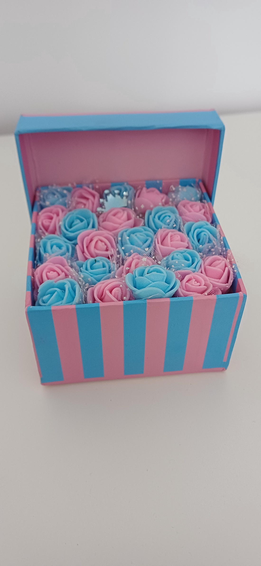 Cutie cu trandafiri din sapun. - casă & stil de viață - decorațiuni de casă - accesorii florale - buchete de flori - Artynos.ro